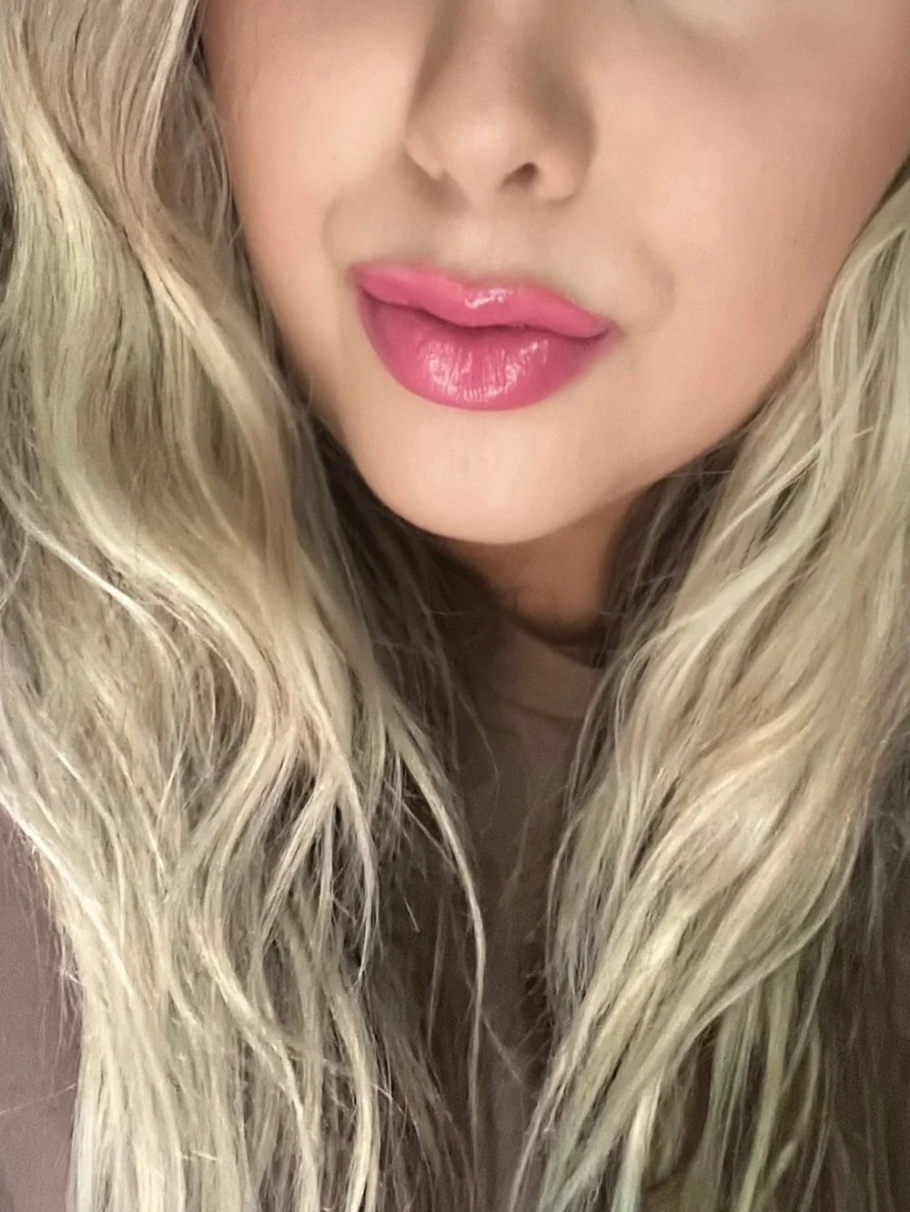 Red Aspen Fuchsia Lip Gloss - Vibrant Pink Shine